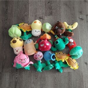 Plant Vs Zombies Plush Lot of 15